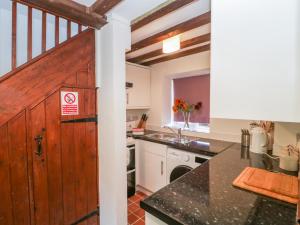 Kuchyň nebo kuchyňský kout v ubytování Pound Cottage