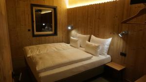 A bed or beds in a room at ARLBERGhome Komfort-Apartments & Privat-Sauna