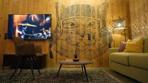 A television and/or entertainment centre at ARLBERGhome Komfort-Apartments & Privat-Sauna