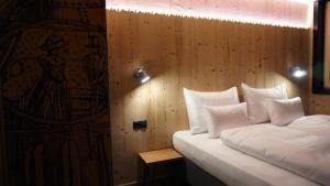 A bed or beds in a room at ARLBERGhome Komfort-Apartments & Privat-Sauna