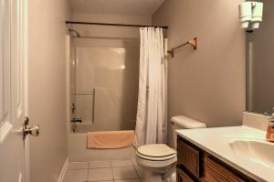 A bathroom at Creekfront Cabin Near Chattanooga with Hot Tub!