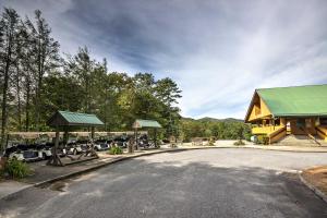 Sapphire Apt in National Forest Resort Amenities!