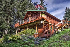 Vườn quanh Secluded Seldovia Studio with Lake and Mtn Views!