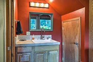 Ảnh trong thư viện ảnh của Secluded Seldovia Studio with Lake and Mtn Views! ở Seldovia