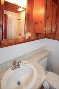 A bathroom at Bamboo Apartments