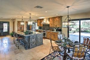 Gallery image of Luxe Tucson Vineyard Home with Views and Fire Pit in Tucson