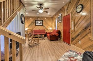 Gallery image of Beattyville Cabin with Decks By the Red River Gorge! in Beattyville
