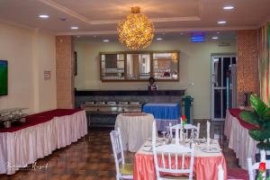 Restaurace v ubytování Conference Hotel , Abeokuta