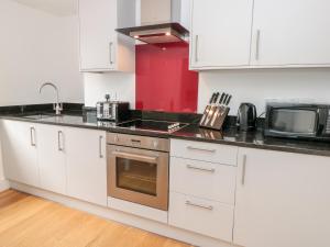 Kuchyň nebo kuchyňský kout v ubytování Apartment 2 22 Foss Street + 8 fotografií