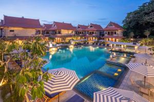 Bazén v ubytování The Salila Beach Resort nebo v jeho okolí