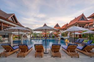 Bazén v ubytování The Salila Beach Resort nebo v jeho okolí