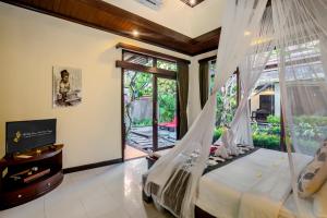 TV a/nebo společenská místnost v ubytování The Bali Dream Villa & Resort Echo Beach Canggu