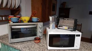 A kitchen or kitchenette at cortijo la laguna