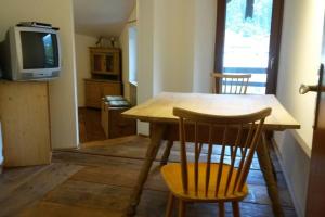 Televisyen dan/atau pusat hiburan di 80m2 NEW spectacular mountain view +13 gambar