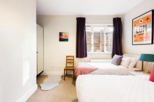 Heart of Ealing Apartment with Garden