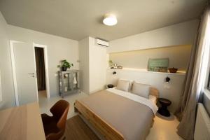 Кровать или кровати в номере Zen Apartment - Calea Victoriei