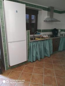 A kitchen or kitchenette at cortijo la laguna