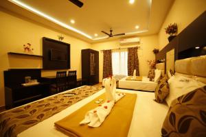 Rúm í herbergi á Hotel Ragavendra Rameswaram