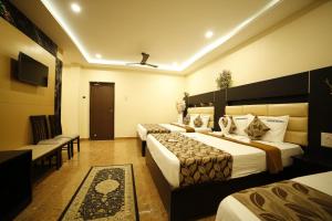 Rúm í herbergi á Hotel Ragavendra Rameswaram
