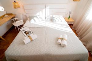 Postel nebo postele na pokoji v ubytování Hostal Sa Posada Set Cales