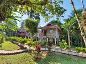 Galeriebild der Unterkunft Tree Tops River Huts in Khao Sok