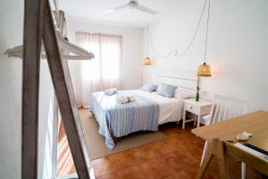 Hostal Sa Posada Set Cales客房内的一张或多张床位