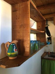 a vase sitting on a shelf in a kitchen at Cabaña en Caviahue in Caviahue