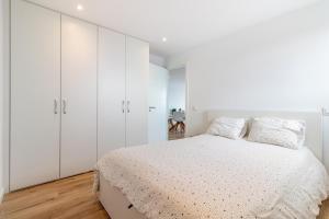 Posteľ alebo postele v izbe v ubytovaní Flatguest Ansite + Deluxe + Panoramic Views + Fast WiFi