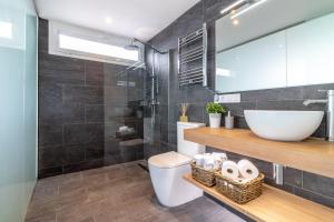 Kúpeľňa v ubytovaní Flatguest Ansite + Deluxe + Panoramic Views + Fast WiFi