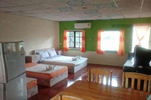 Postel nebo postele na pokoji v ubytování Ban Tonnam Resort