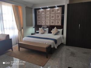 Postel nebo postele na pokoji v ubytování Conference Hotel , Abeokuta