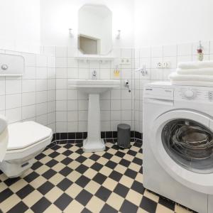 a bathroom with a washing machine and a sink at Altstadt Apartments Verden in Verden +74 photos