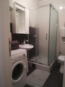 Ванная комната в Paris apartment -Free private parking