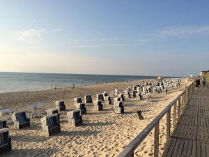 a row of beach chairs on a sandy beach at Kamperhof 51 in Westerland (Sylt)