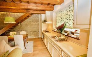 a living room with a kitchen and a dining room at Bed&breakfast La Badia in Cantiano