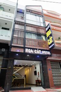 a building with a halo car hotel sign on it at Hoa Cát Hotel in Quy Nhon