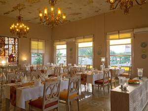 Restaurace v ubytování Tree of Life Resort & Spa Varanasi