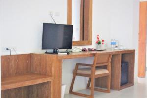 Sjónvarps- og/eða afþreyingartæki á Phi Phi Bayview Resort