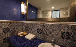 Laxmi Palace Heritage Boutique Hotel的一间浴室