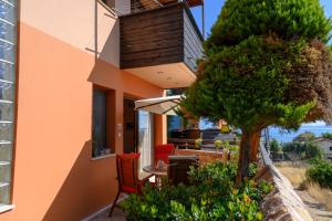 Afbeelding uit fotogalerij van AnnaDes Apartments & Studios Chios in Karfás