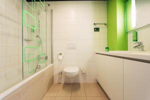 Phòng tắm tại harry's home Linz-Urfahr hotel & apartments