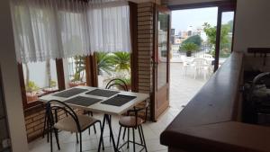 Balkón nebo terasa v ubytování Apartamentos Morada do Canto - 130m da praia principal Bombinhas