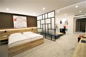 Postel nebo postele na pokoji v ubytování Hotel Magnus Trenčín + 37 fotografií