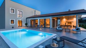 Bazén v ubytování Villa & Jardin - Luxury Villa with swimming pool nebo v jeho okolí