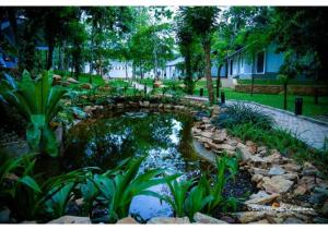 Jardí fora de Serendib Signature Resort