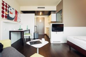 Televiisor ja/või meelelahutuskeskus majutusasutuses harry's home Linz-Urfahr hotel & apartments