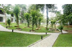 Jardí fora de Serendib Signature Resort