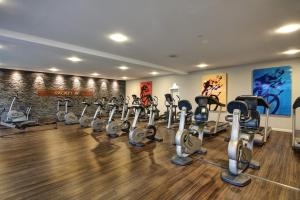 a gym with a lot of treadmills and ellipticals at Sporthotel Racket Inn in Hamburg