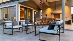 Posezení v ubytování Villa & Jardin - Luxury Villa with swimming pool
