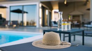 Bazén v ubytování Villa & Jardin - Luxury Villa with swimming pool nebo v jeho okolí